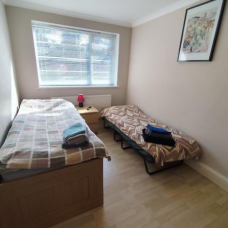 Apartamento 2 Bed Flat Near Station With Parking&Comgarden Sutton  Exterior foto