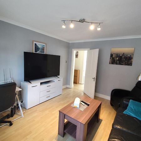 Apartamento 2 Bed Flat Near Station With Parking&Comgarden Sutton  Exterior foto