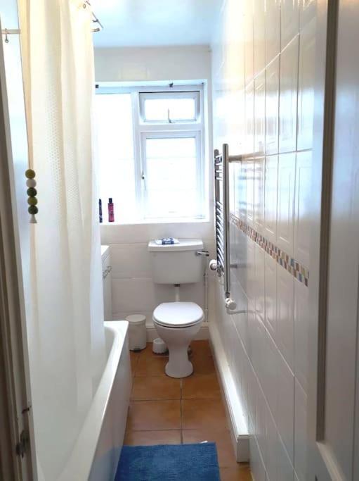 Apartamento 2 Bed Flat Near Station With Parking&Comgarden Sutton  Exterior foto