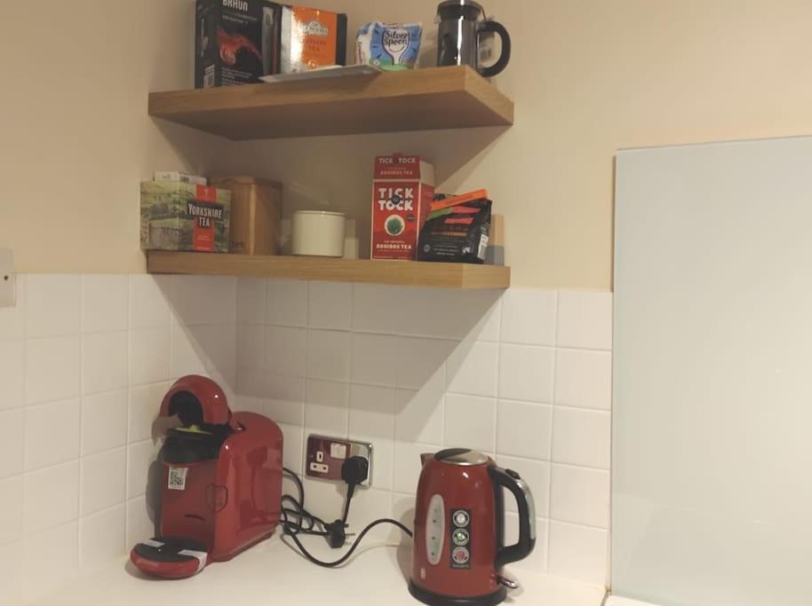 Apartamento 2 Bed Flat Near Station With Parking&Comgarden Sutton  Exterior foto