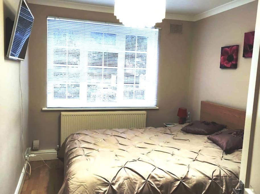 Apartamento 2 Bed Flat Near Station With Parking&Comgarden Sutton  Exterior foto