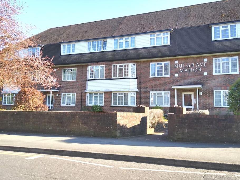 Apartamento 2 Bed Flat Near Station With Parking&Comgarden Sutton  Exterior foto