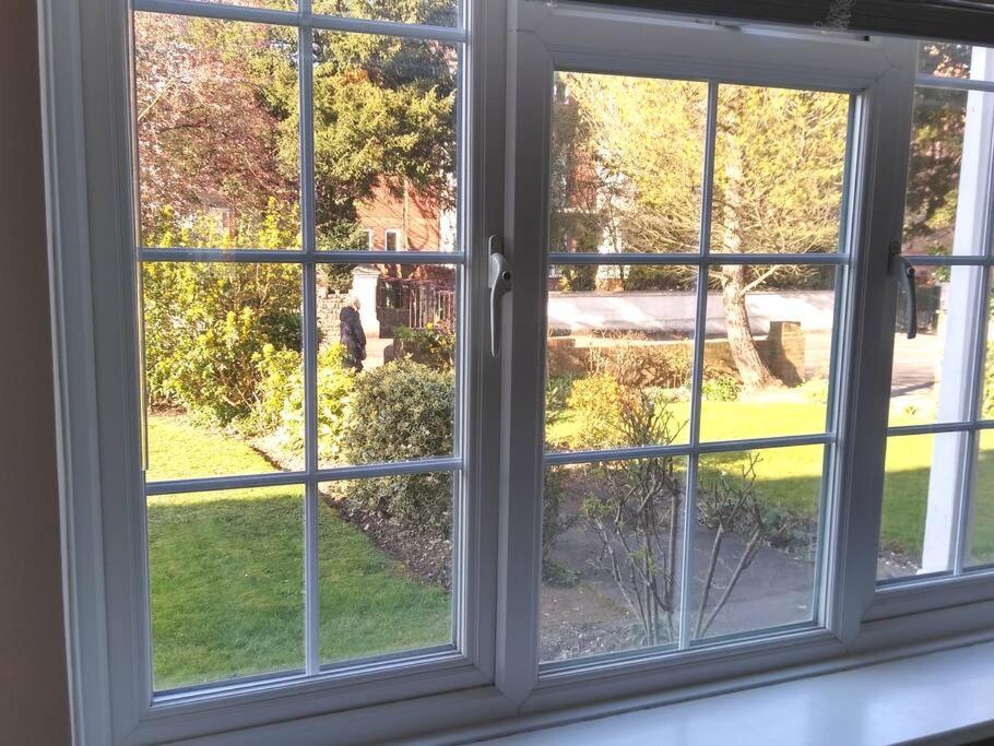 Apartamento 2 Bed Flat Near Station With Parking&Comgarden Sutton  Exterior foto