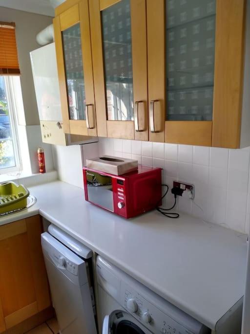 Apartamento 2 Bed Flat Near Station With Parking&Comgarden Sutton  Exterior foto