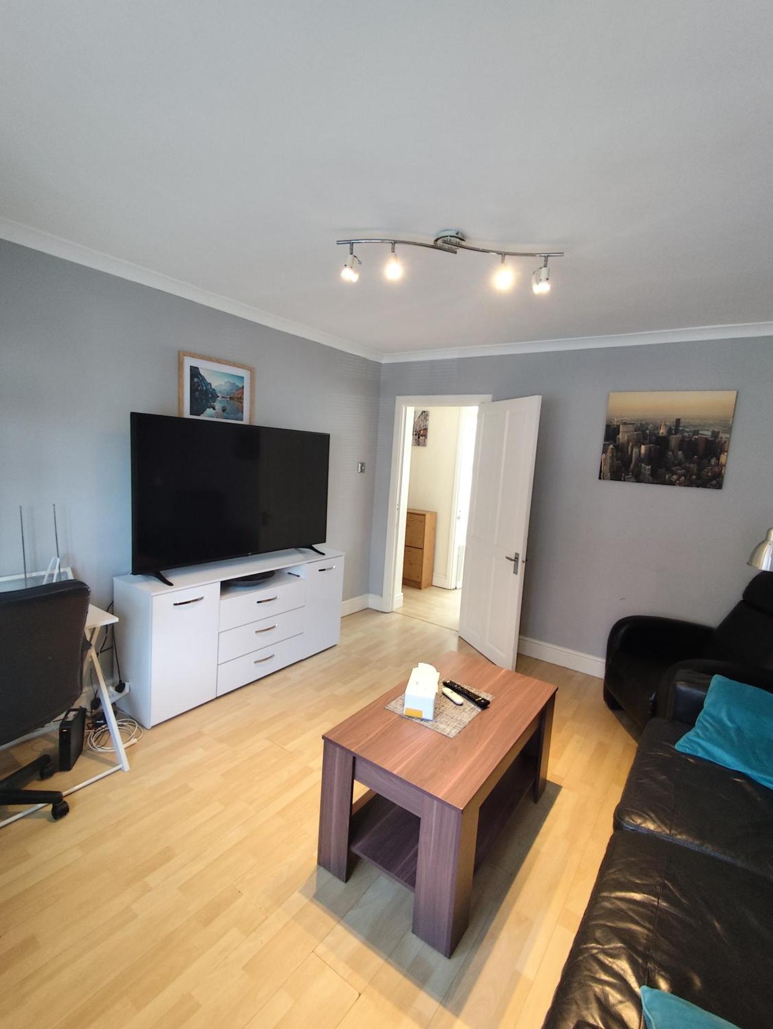 Apartamento 2 Bed Flat Near Station With Parking&Comgarden Sutton  Exterior foto