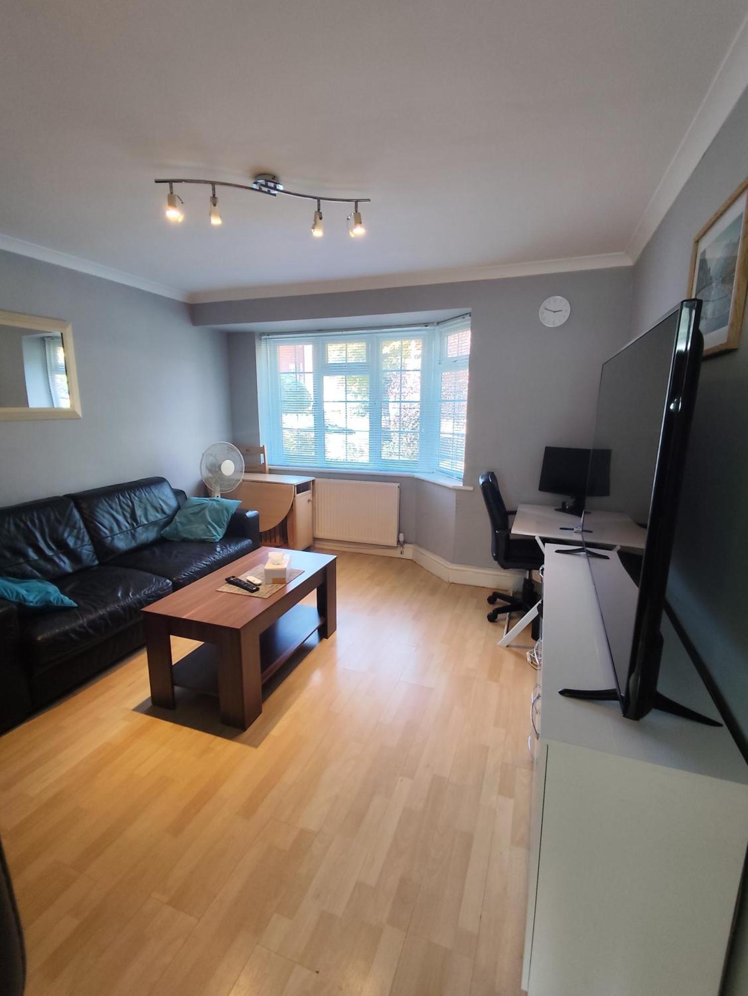 Apartamento 2 Bed Flat Near Station With Parking&Comgarden Sutton  Exterior foto